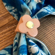 Load image into Gallery viewer, Dove grey leather bandana slide