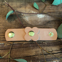 Load image into Gallery viewer, Dove grey leather bandana slide
